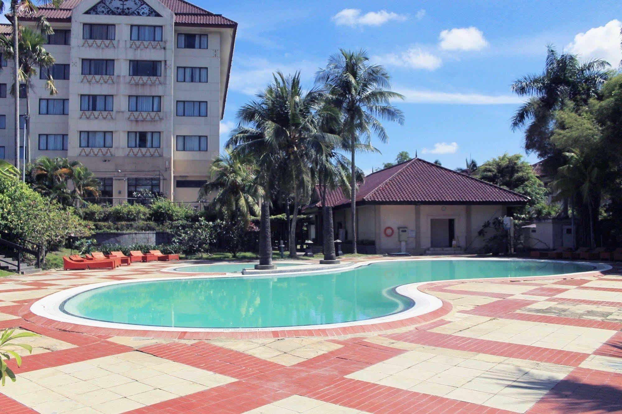 Le Grandeur Hotel Balikpapan Екстериор снимка